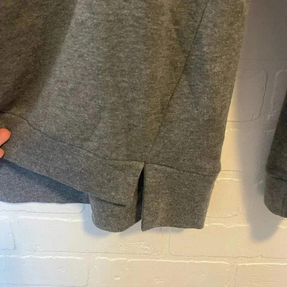 Juicy Couture Sequin Lips Sweater Pink Red Gray Size Medium - Picture 12 of 13